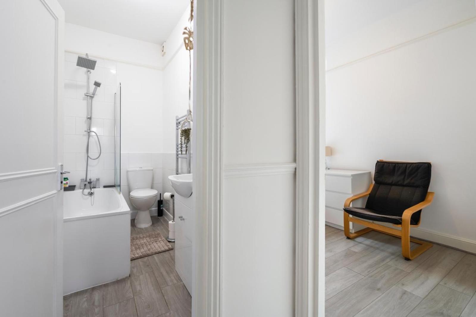 2 Bedroom Flat Sw9 -2min Walk From Brixton Station, Free Off Road Parking Londra