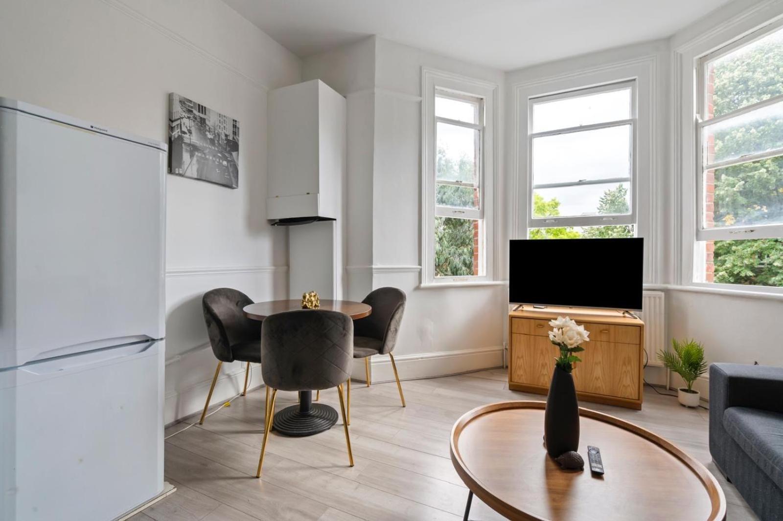 Appartamento 2 Bedroom Flat Sw9 -2min Walk From Brixton Station, Free Off Road Parking *
