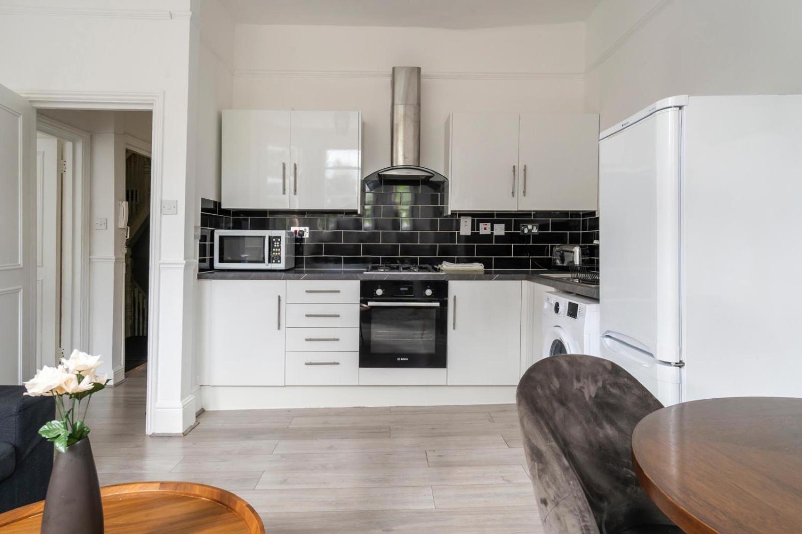 Appartamento 2 Bedroom Flat Sw9 -2min Walk From Brixton Station, Free Off Road Parking *