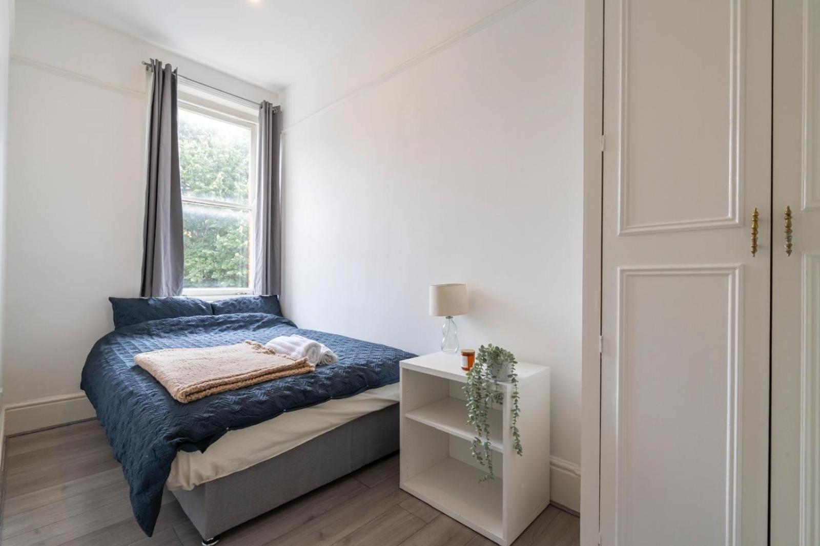 2 Bedroom Flat Sw9 -2min Walk From Brixton Station, Free Off Road Parking Appartamento