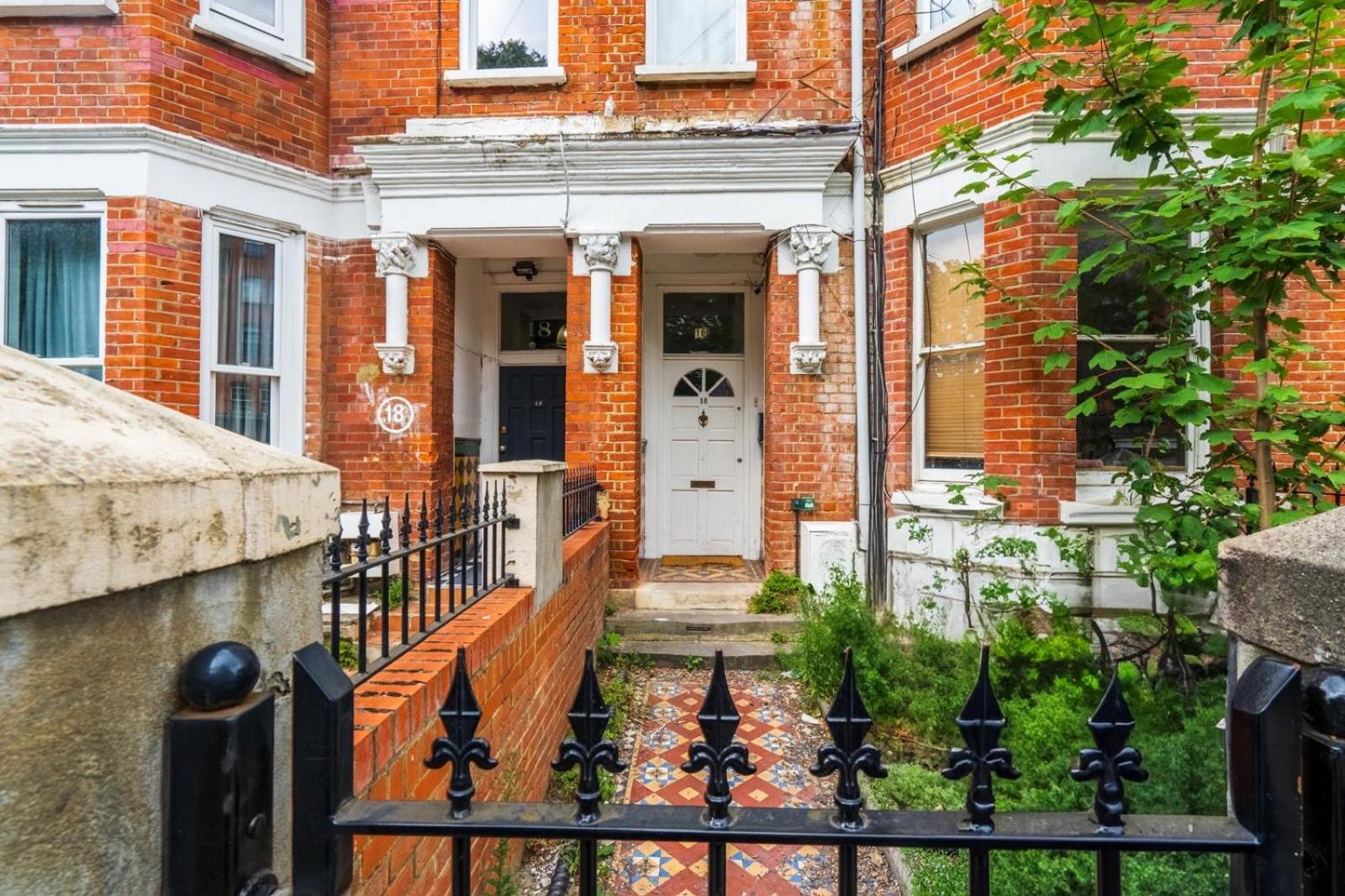 2 Bedroom Flat Sw9 -2min Walk From Brixton Station, Free Off Road Parking Londra