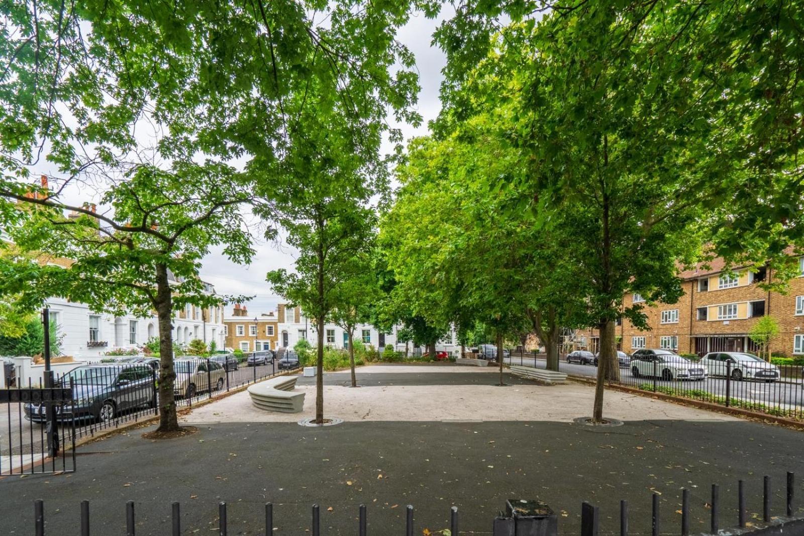 2 Bedroom Flat Sw9 -2min Walk From Brixton Station, Free Off Road Parking * Londra