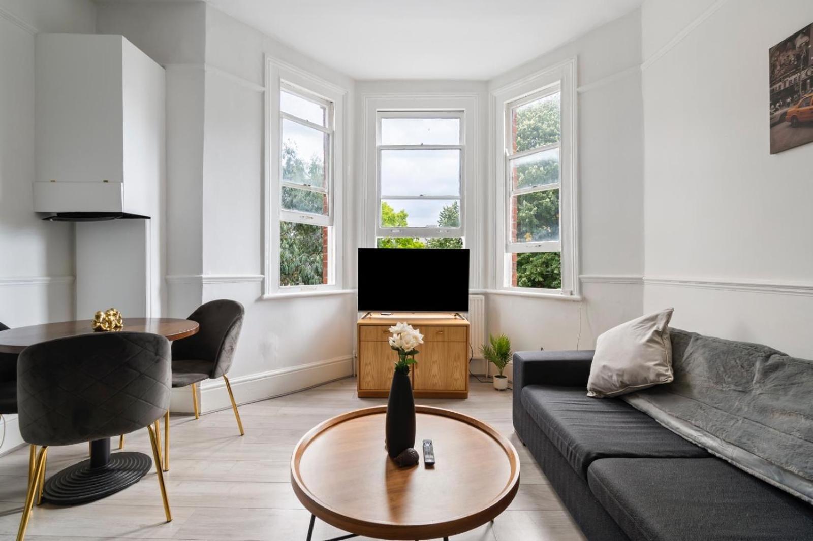 Appartamento 2 Bedroom Flat Sw9 -2min Walk From Brixton Station, Free Off Road Parking *