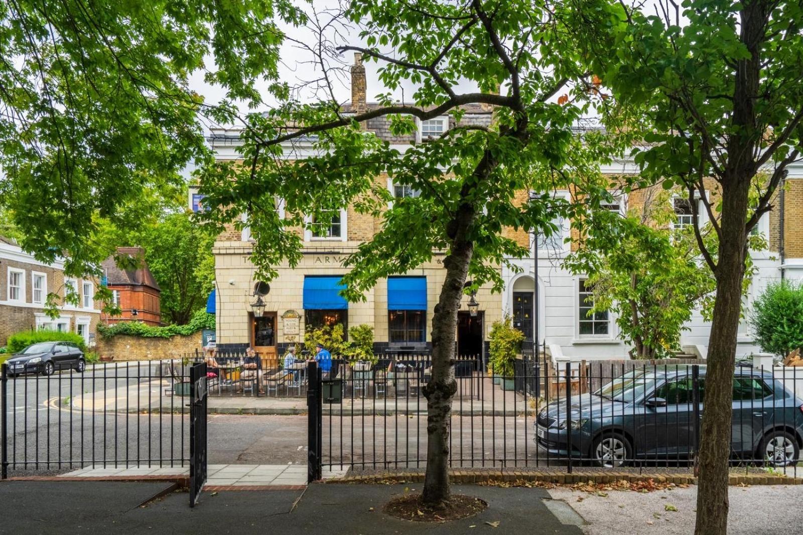 2 Bedroom Flat Sw9 -2min Walk From Brixton Station, Free Off Road Parking Londra